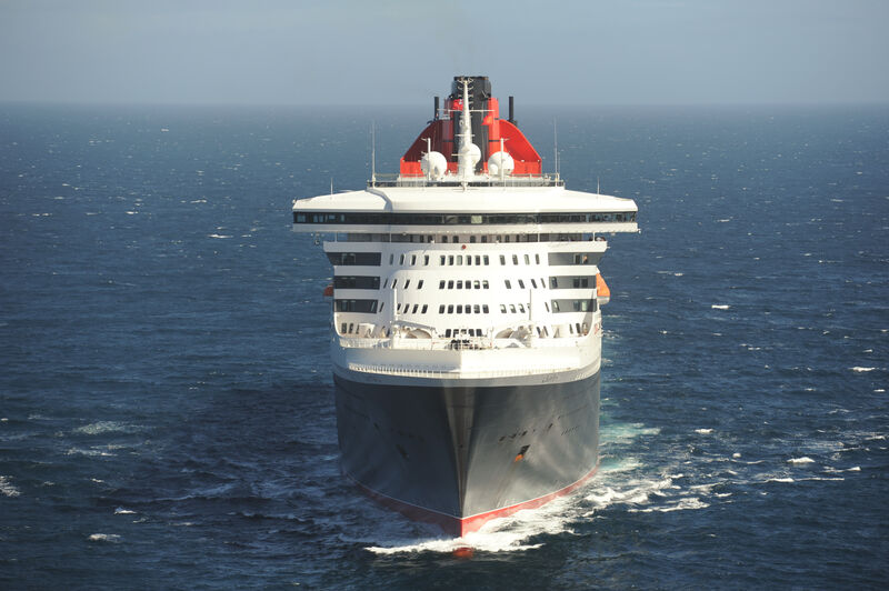 DSC_5528_Colour Queen Mary 2, at sea