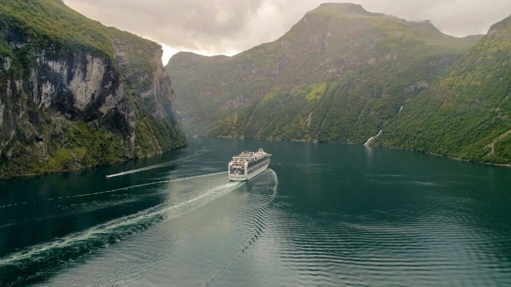Queen Elizabeth sailing the Caribbean